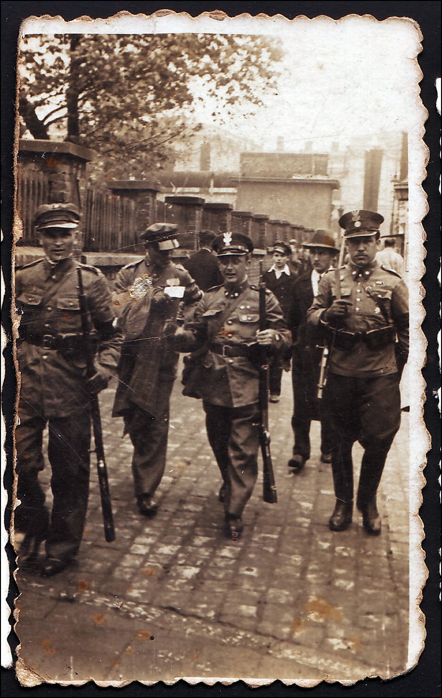 02 - Bartoszewski Adolf podczas uroczystości pogrzebu Marszałka na Wawelu - 1935i.jpg